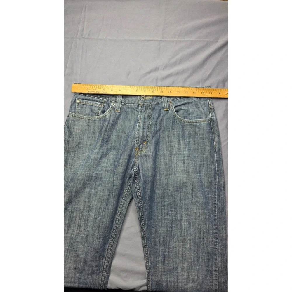Men's 2000's Levi's 514 Slim Straight Leg Light Medium Wash Jeans 34x34